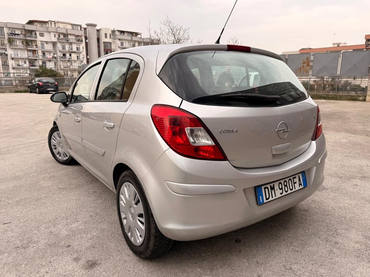 Opel Corsa Restayling 1.2 benz 5 porte Full Perfetta