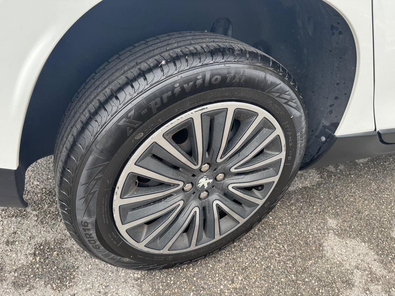 Peugeot 2008 1.6 e-HDi 92 CV 2015