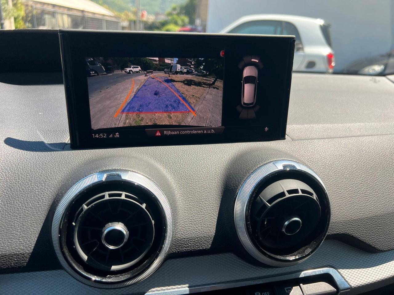 Audi Q2 30 TDI S tronic cockpit navigatore
