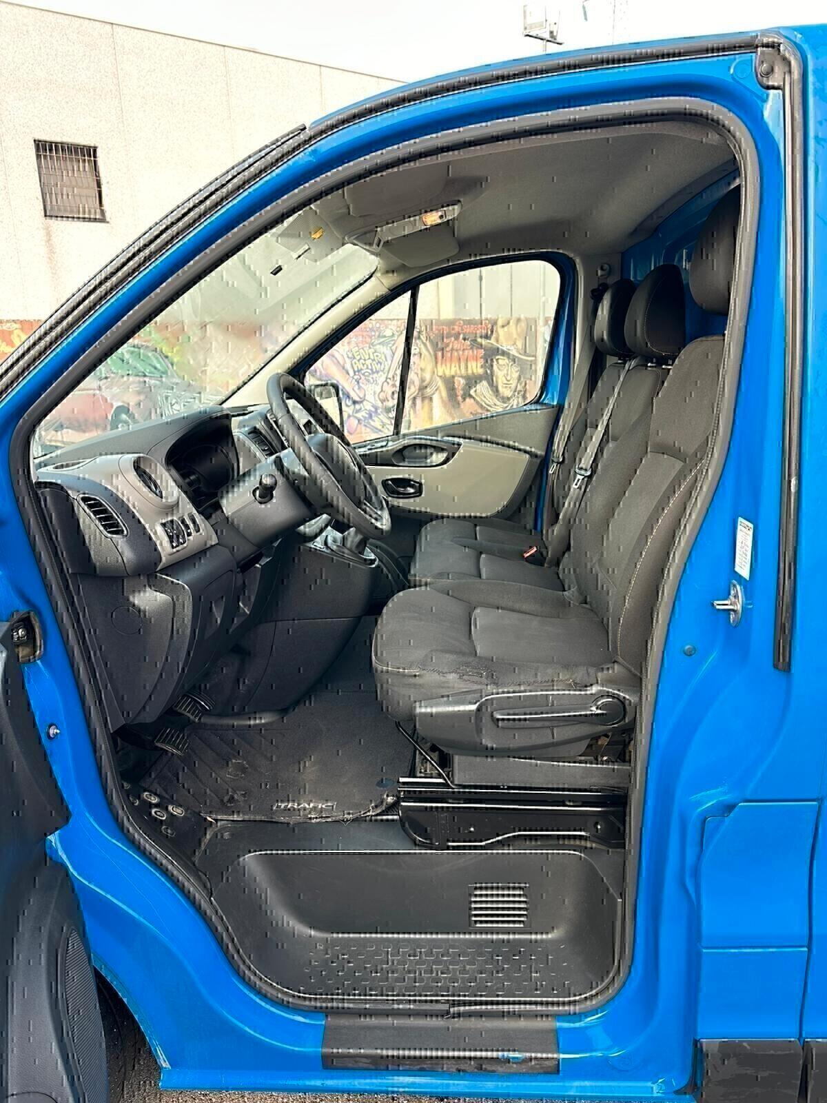 RENAULT TRAFIC ANNO 2015 PRONTO ALL'USO! SUPER PREZZO!