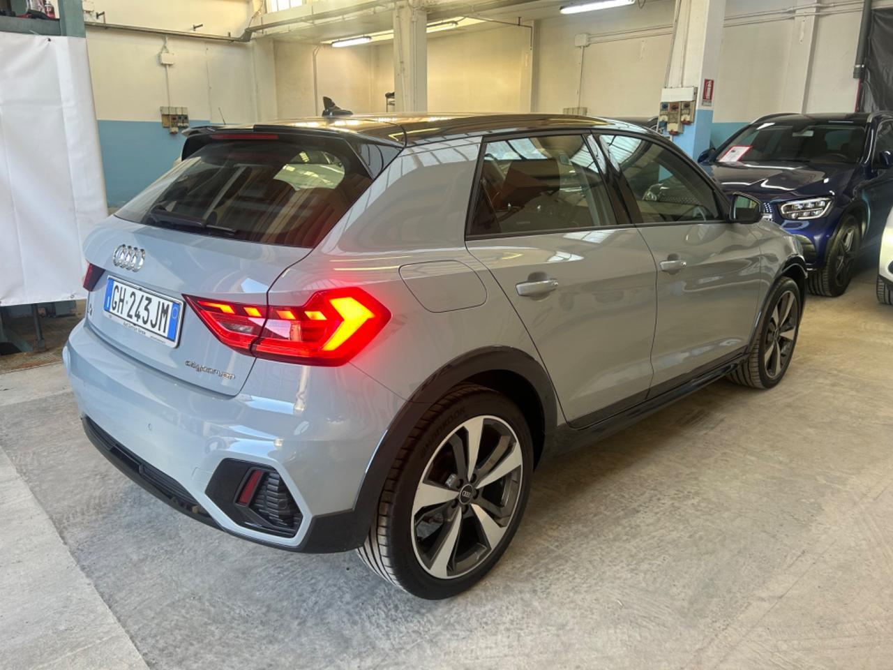 Audi A1 citycarver 30 TFSI Identity Contrast