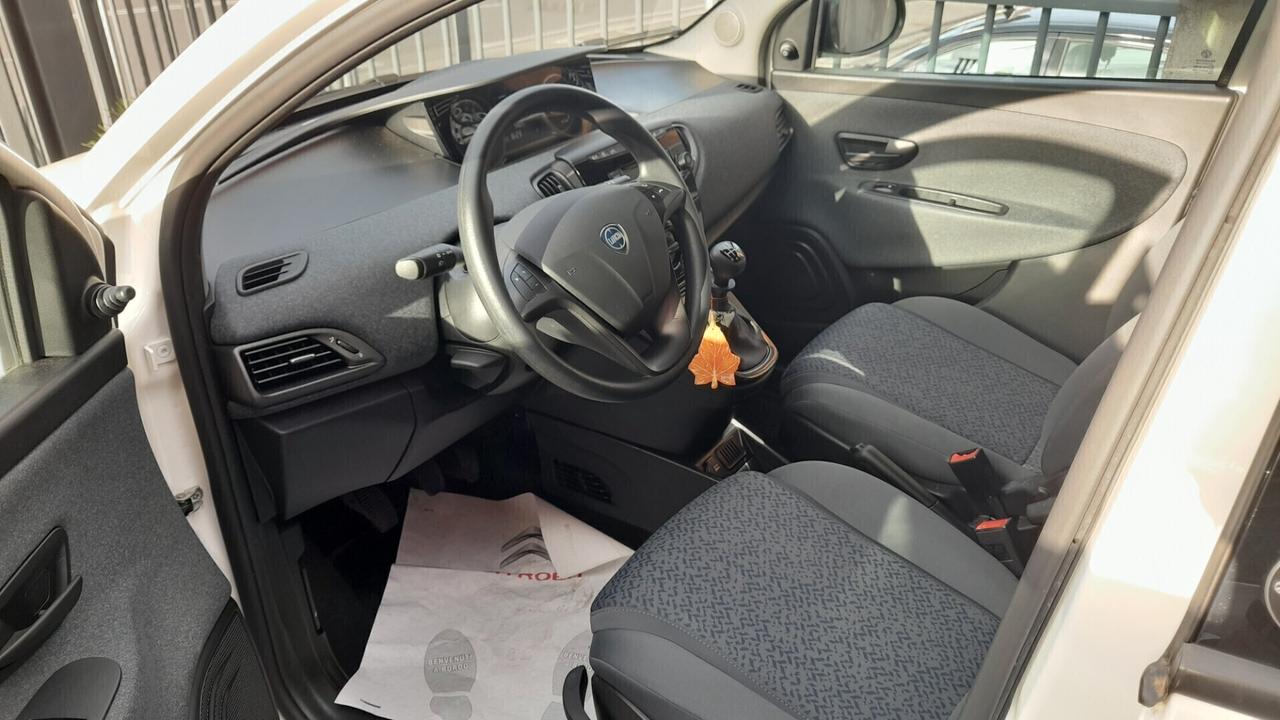Lancia Ypsilon 1.0 FireFly 5 porte S&S Hybrid Silver A 169€ AL MESE