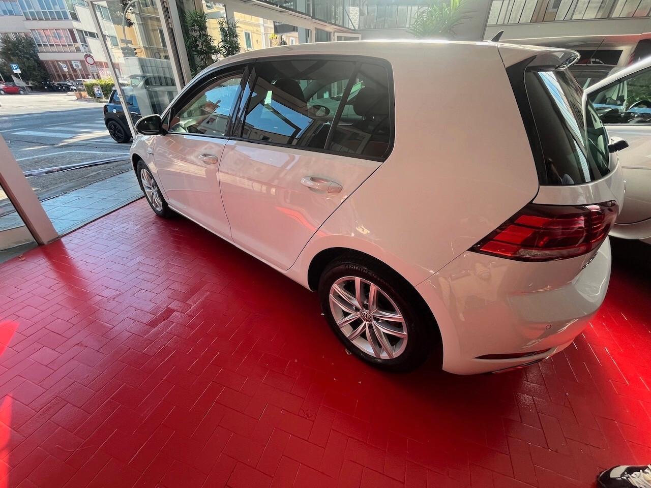VOLKSWAGEN GOLF VII TGI METANO 130CV EXECUTIVE DSG NAVI ALCANTARA SENSORI DI PARCHEGGIO ANTERIORI POSTERIORI CERCHI IN LEGA OK NEOPATENTATI - CON € 25 percorrenza KM 460 - GARANZIA 12 MESI -