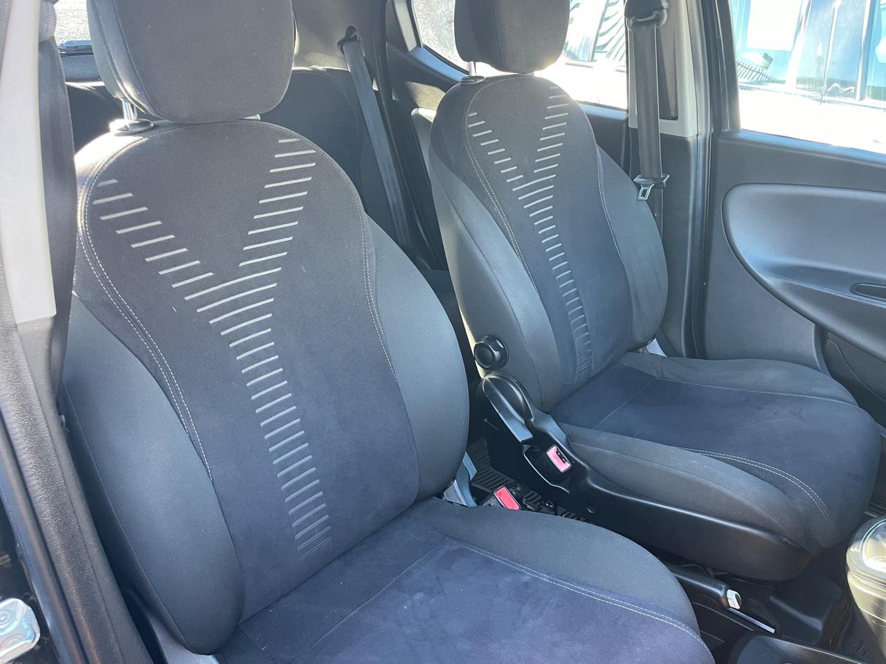 LANCIA YPSILON 1.3 DIESEL 95 (CV) 2011