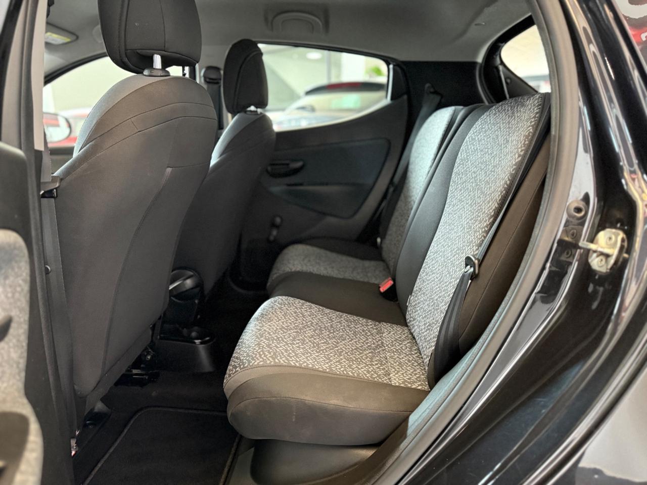 Lancia Ypsilon 1.0 FireFly 5 porte S&S Hybrid Silver