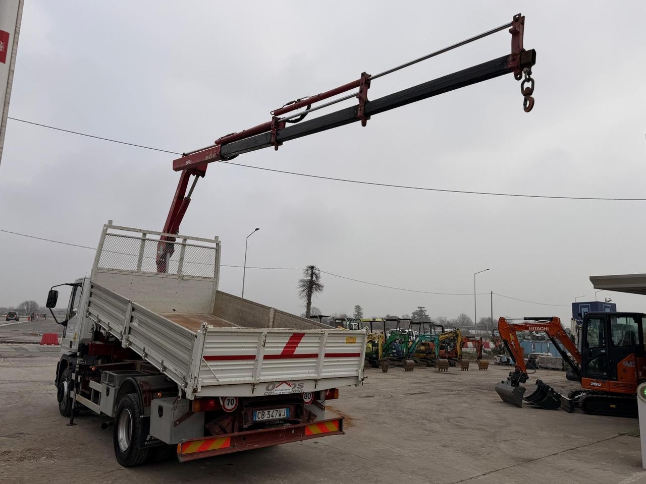 Iveco 130E18 ribaltabile con gru