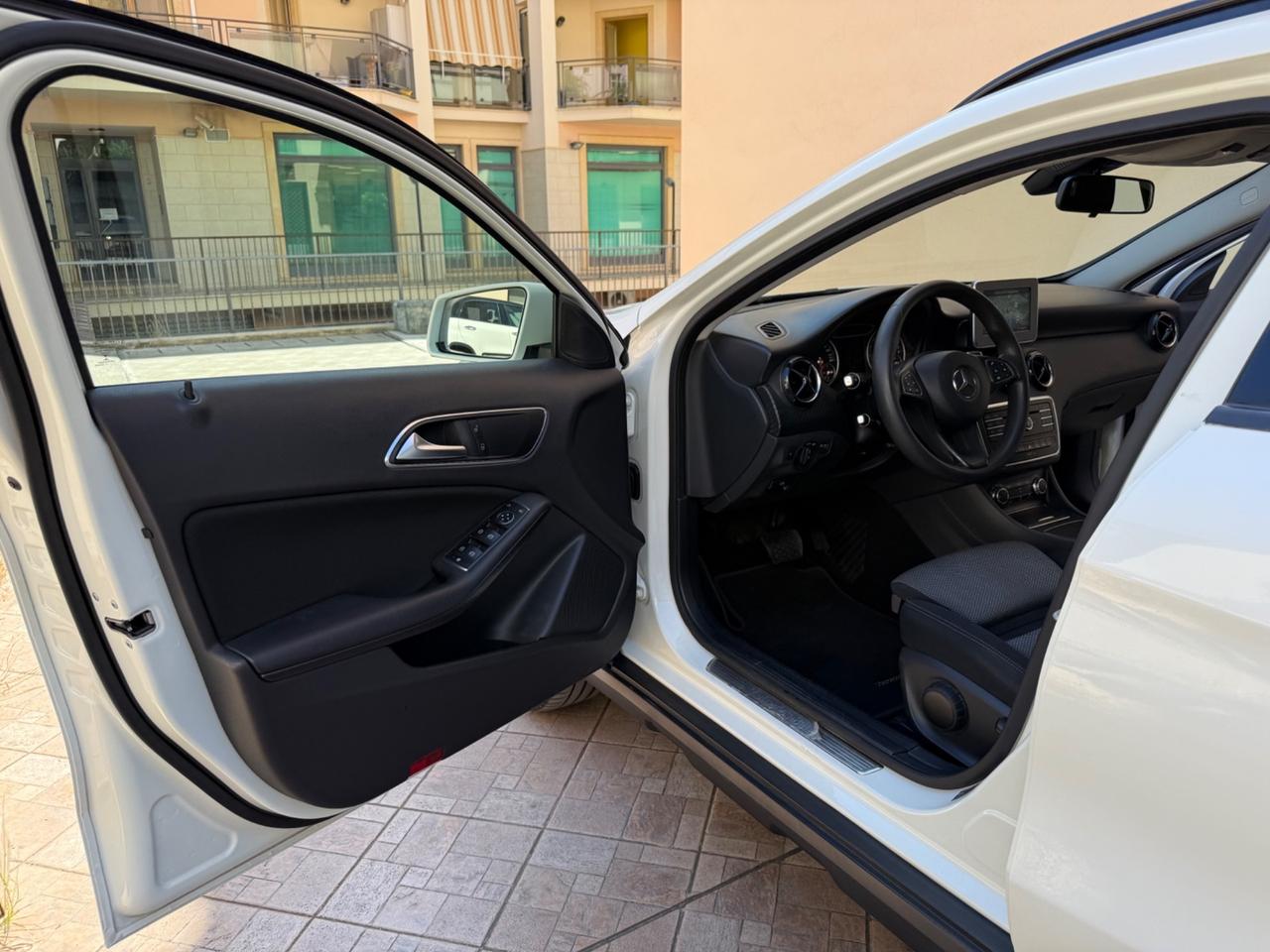 Mercedes-benz GLA 200 d Automatic Business