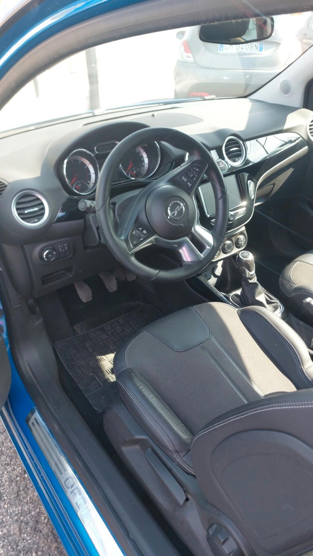 Opel Adam 1.2 70 CV Black Jack