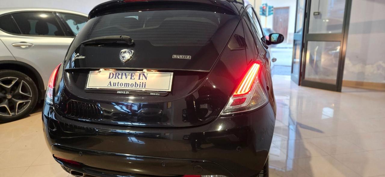 Lancia Ypsilon 1.0 HYBRID 5 porte Posti Gold