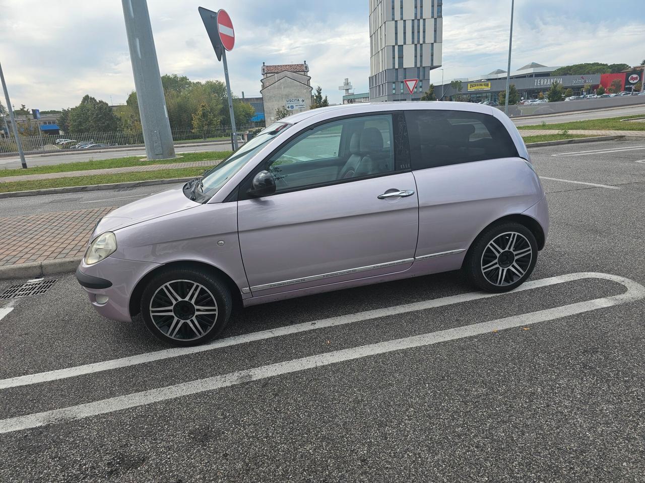 Lancia Ypsilon 1.3 MJT 75 CV Unyca
