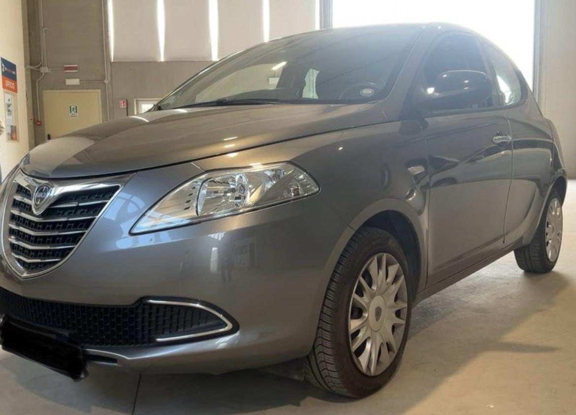Lancia Ypsilon 1.2 69 CV 5 porte Gold-Km 87700–