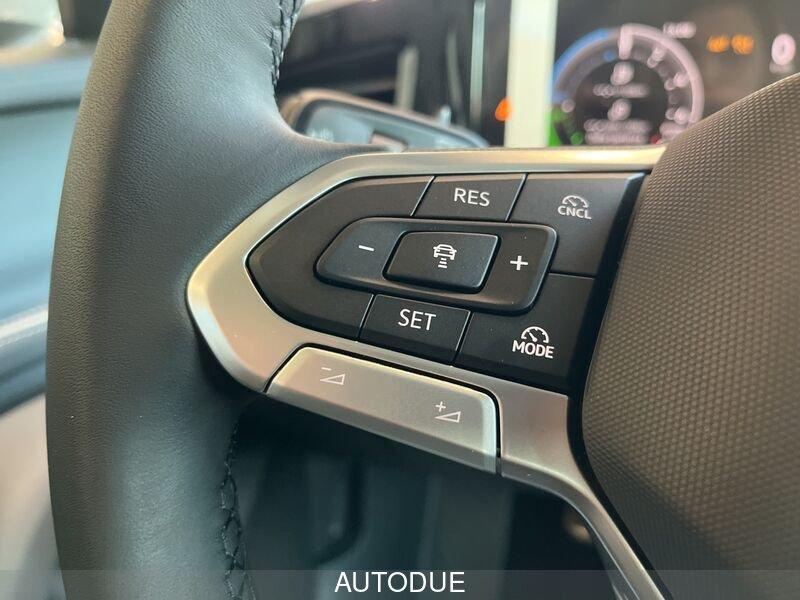 Volkswagen Passat 1.5 TSI EHYBRID BUINESS DSG 204 C MY 24