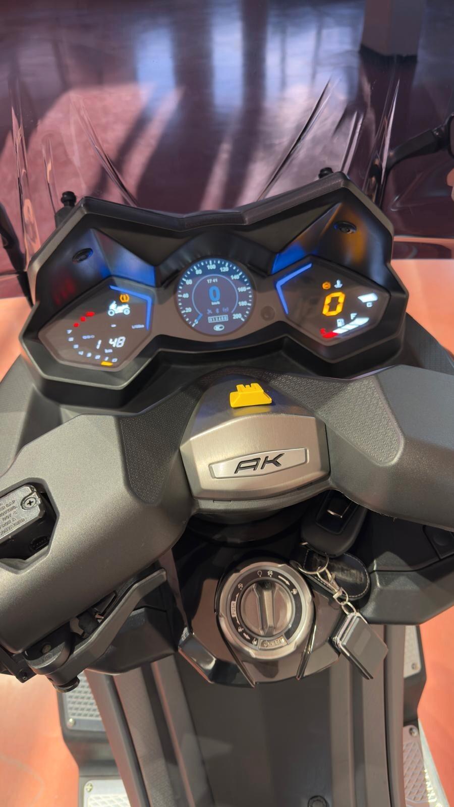 Kymco AK 550