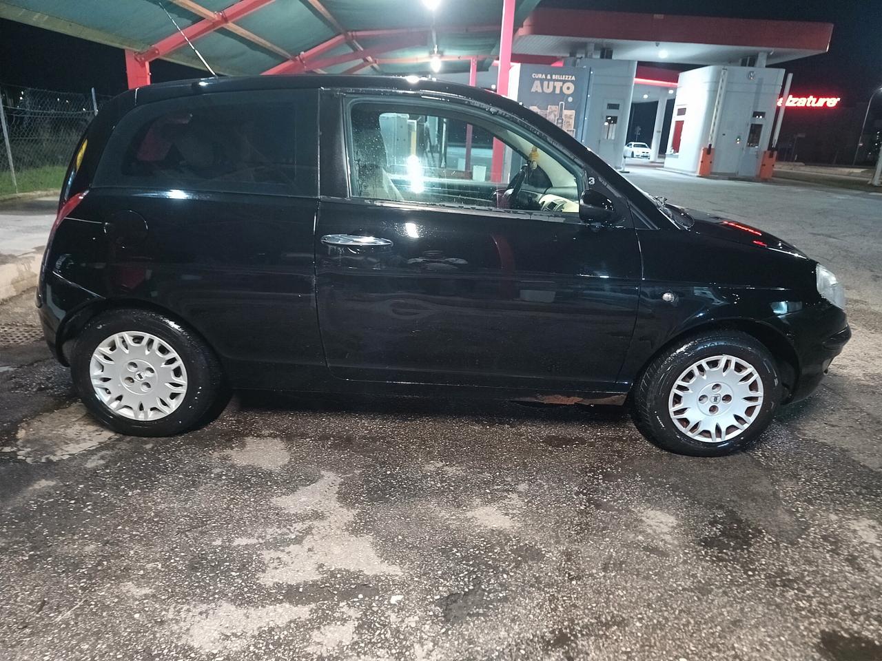 Lancia Ypsilon 1.2 69 CV Unyca