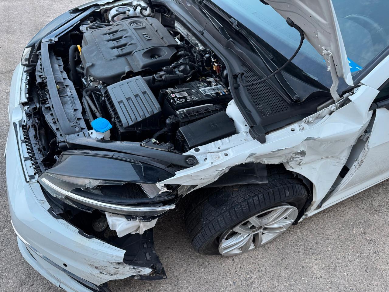 Volkswagen Golf Variant 1.6 tdi 115cv INCIDENTATA
