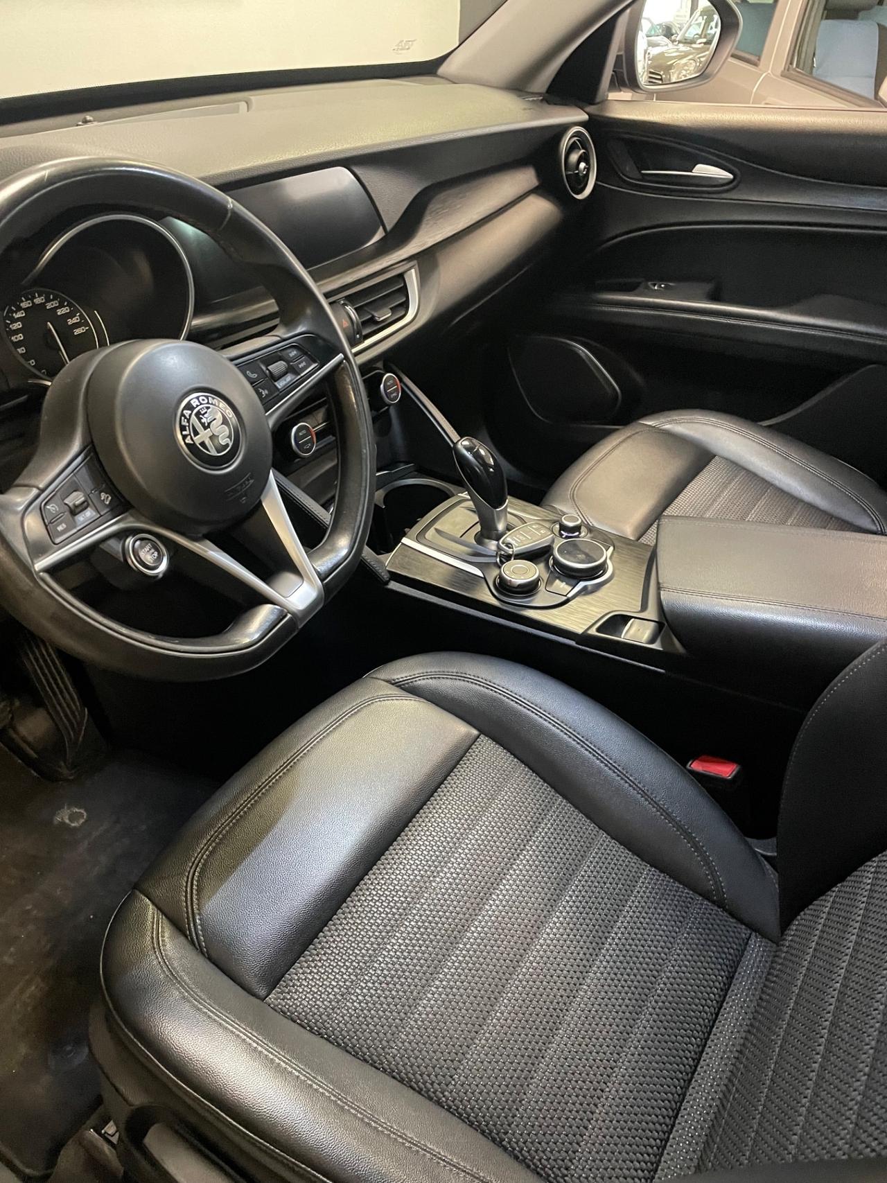 Alfa Romeo Stelvio 2.2 Turbodiesel 180 CV AT8 RWD Executive
