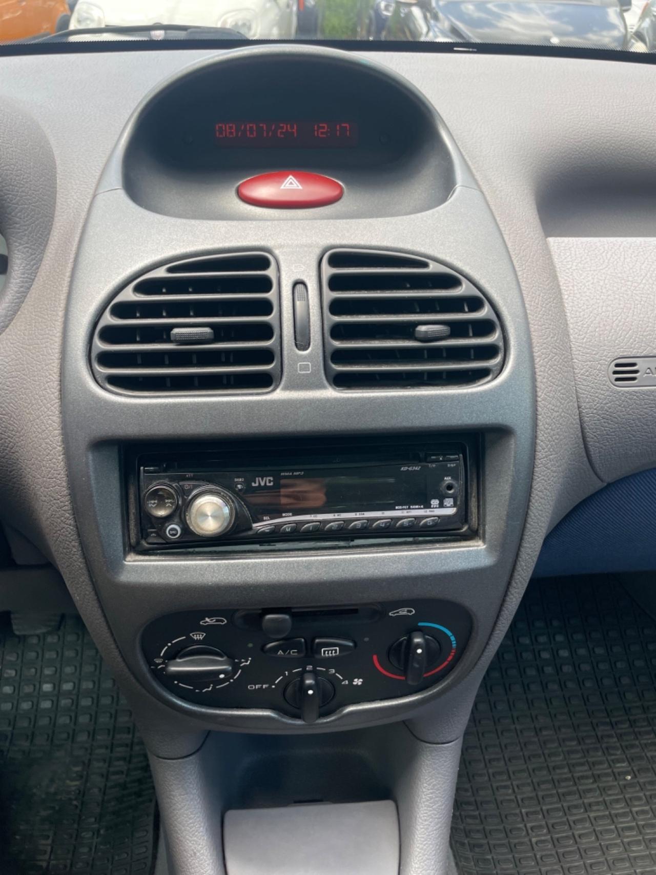 Peugeot 206 1.1 Benzina - Neopatentati