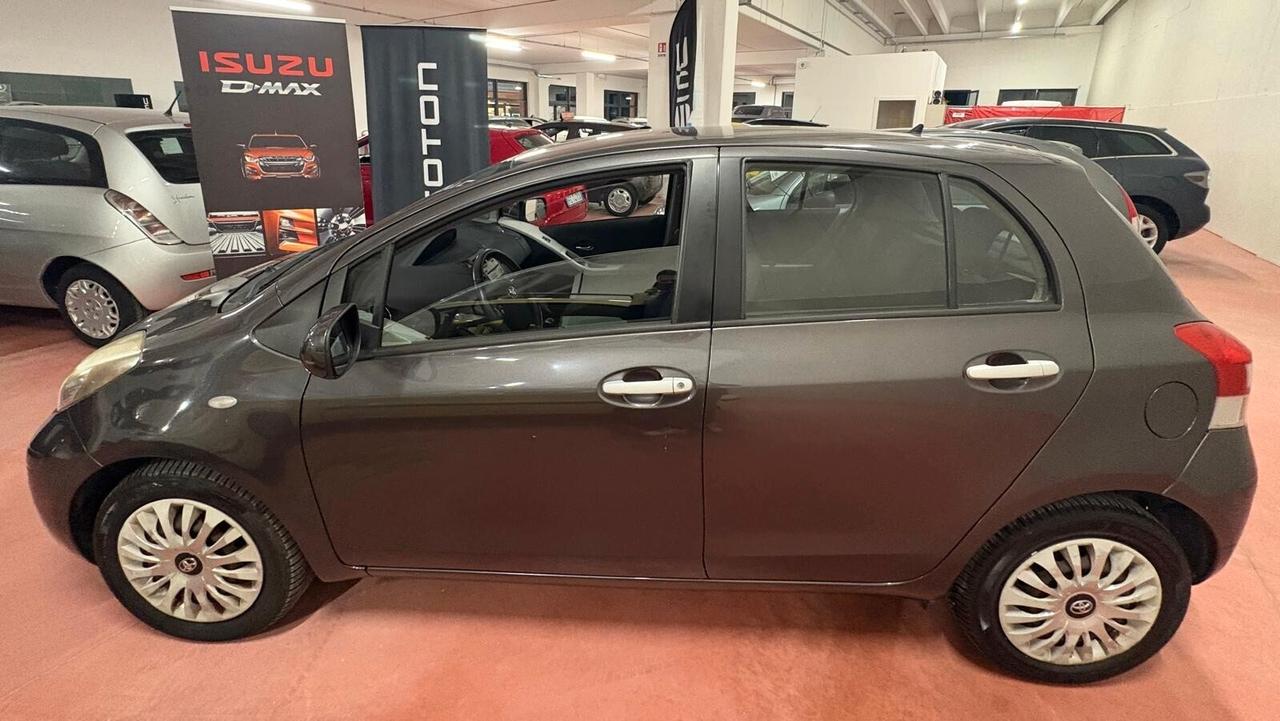 TOYOTA YARIS serie 3 Benzina 1.3 CV 101 EURO 5B Km 87.105 X NEOPATENTATI garanzia 12 mesi
