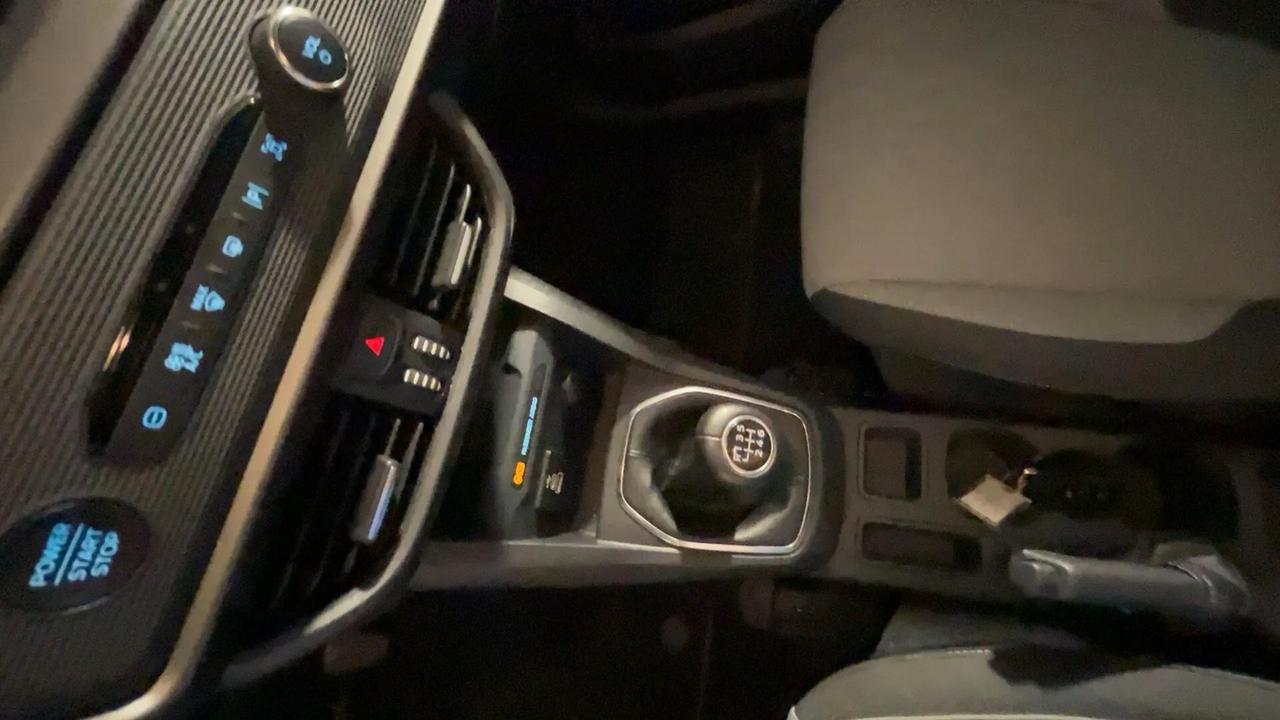 Ford Tourneo Courier 1.0 EcoBoost Titanium
