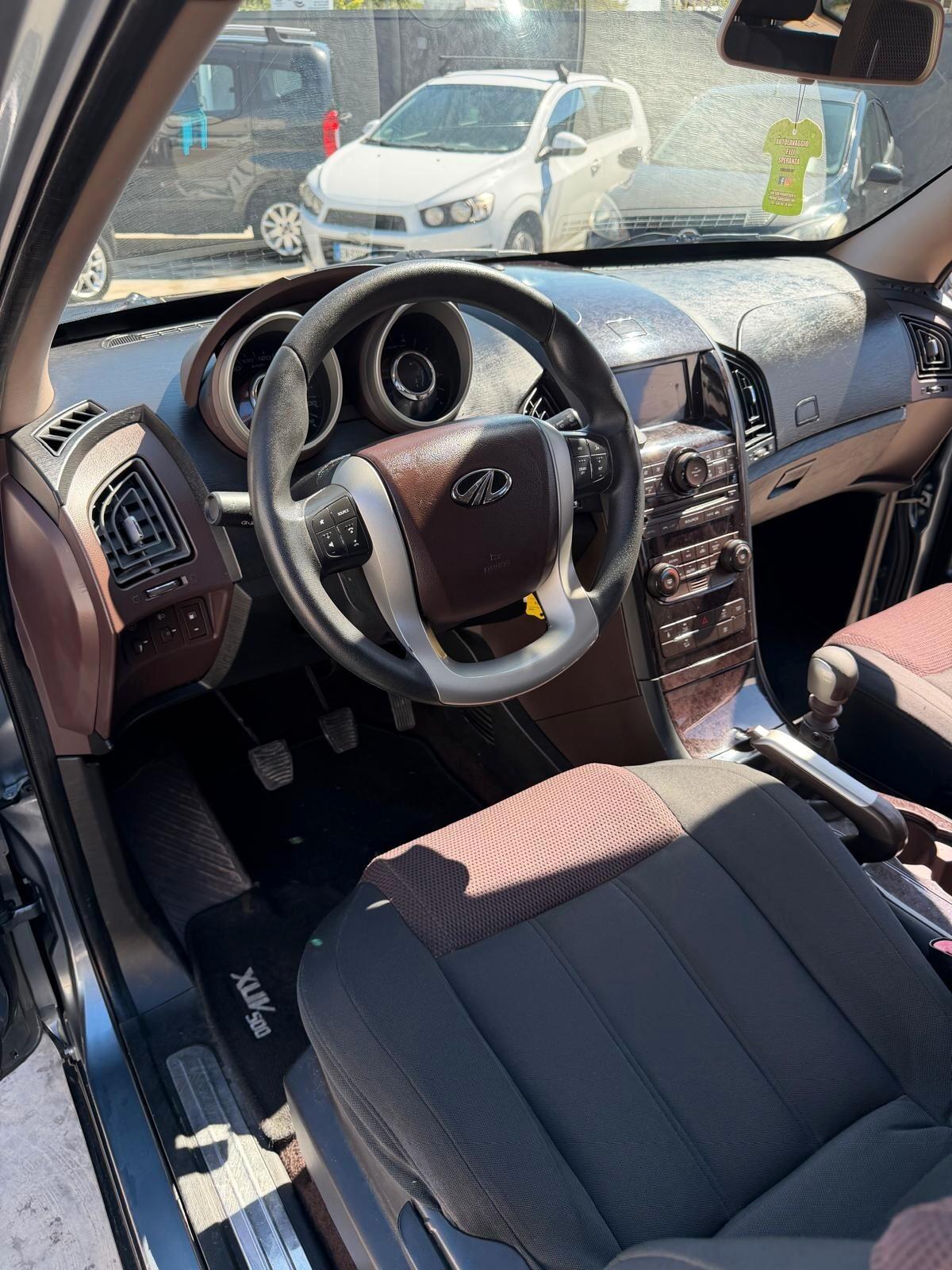 Mahindra XUV500 2.2 16V AWD W8
