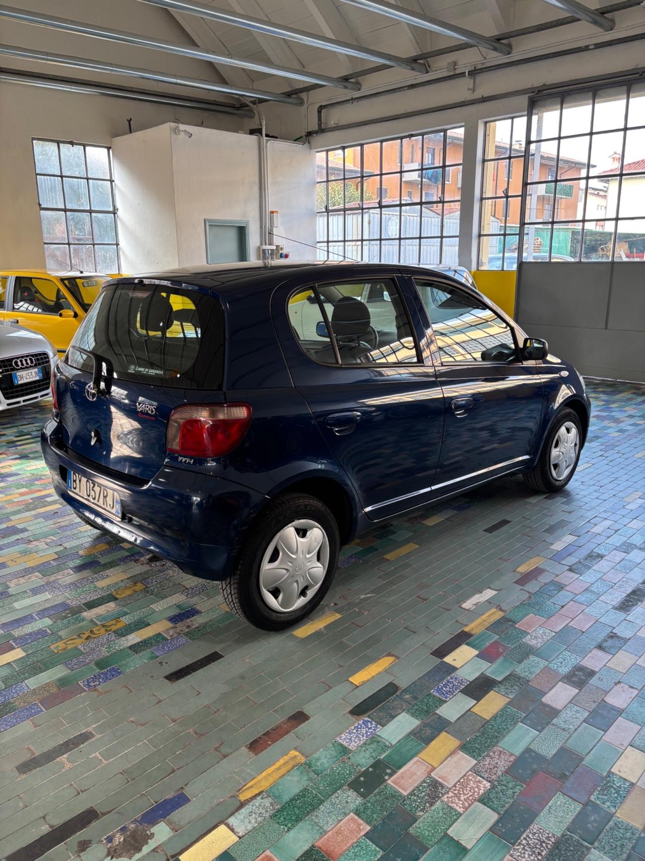 Toyota Yaris 1.0i 16V SOLO 9 MILA KM!!!