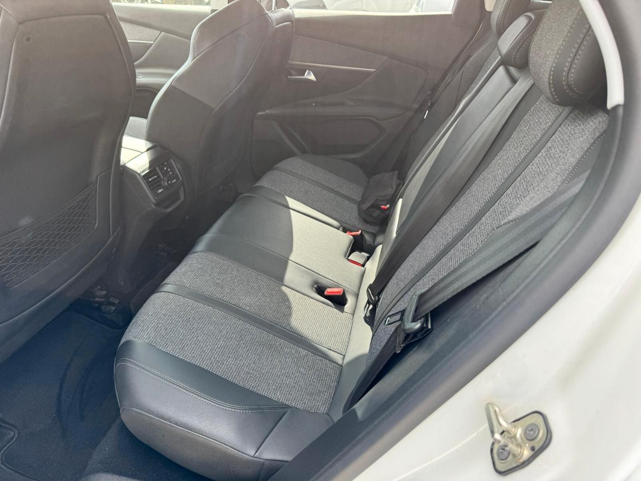 Peugeot 3008HDi 130CV EAT8 Allure UNIPRO - NO VINCOLI FINANZIARI