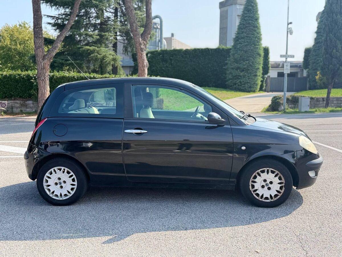 Lancia Ypsilon 1.2 8v