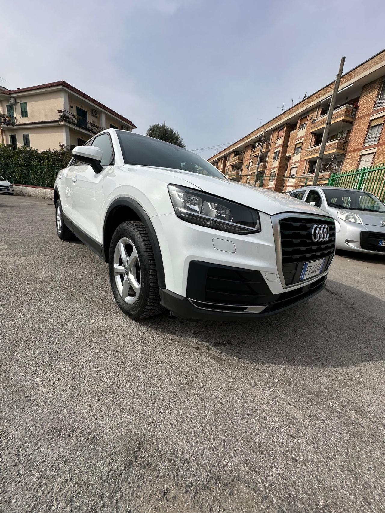 Audi Q2 30 TDI S tronic Identity Black