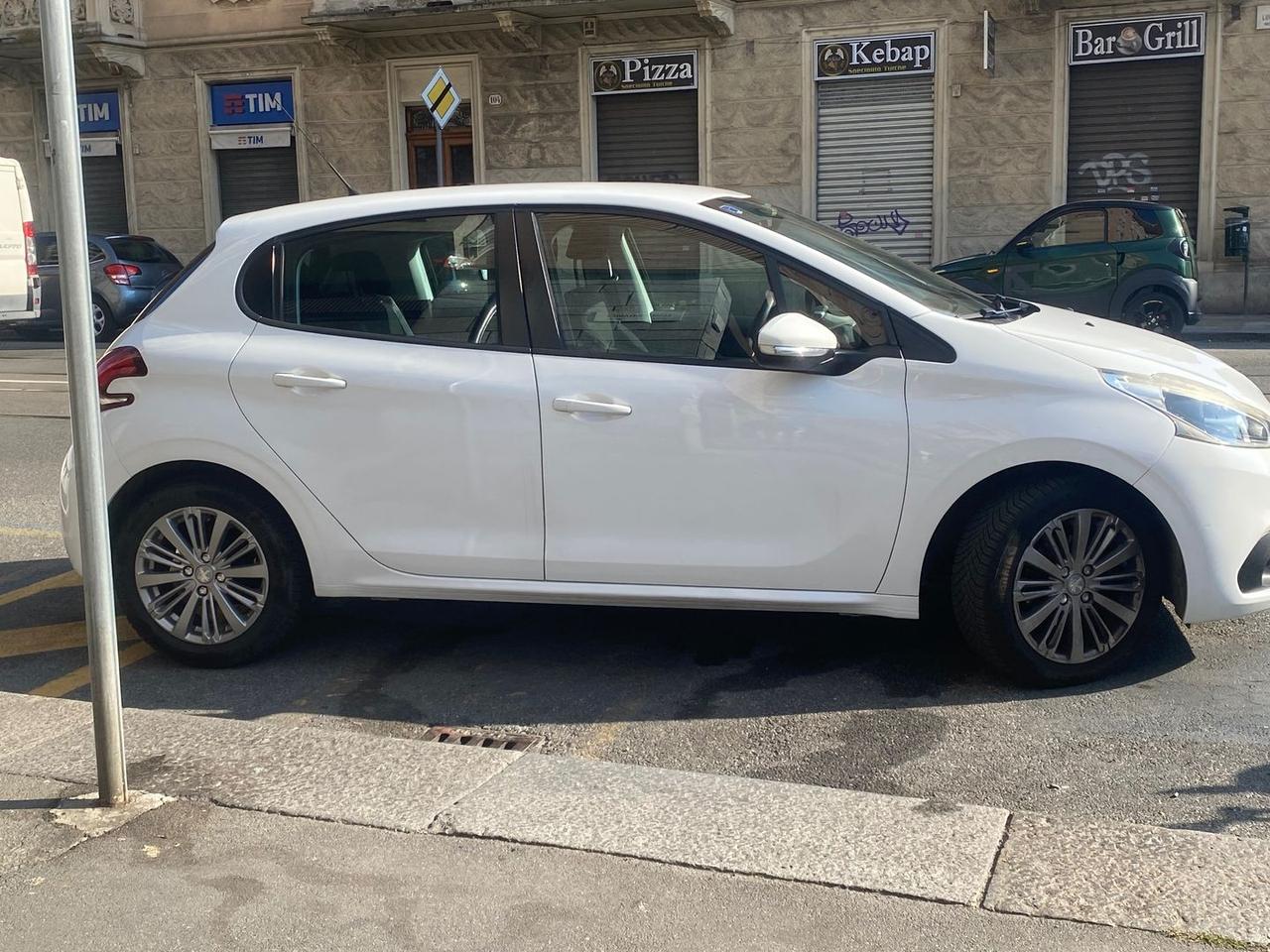 Peugeot 208 life #11893