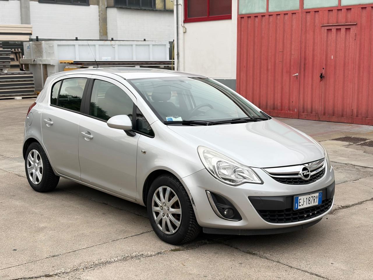 Opel Corsa 1.2 5 porte Cosmo