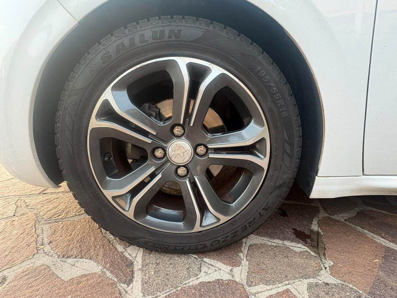 Peugeot 208 1.6 e-HDi 92 CV Stop&Start 5 porte Allure