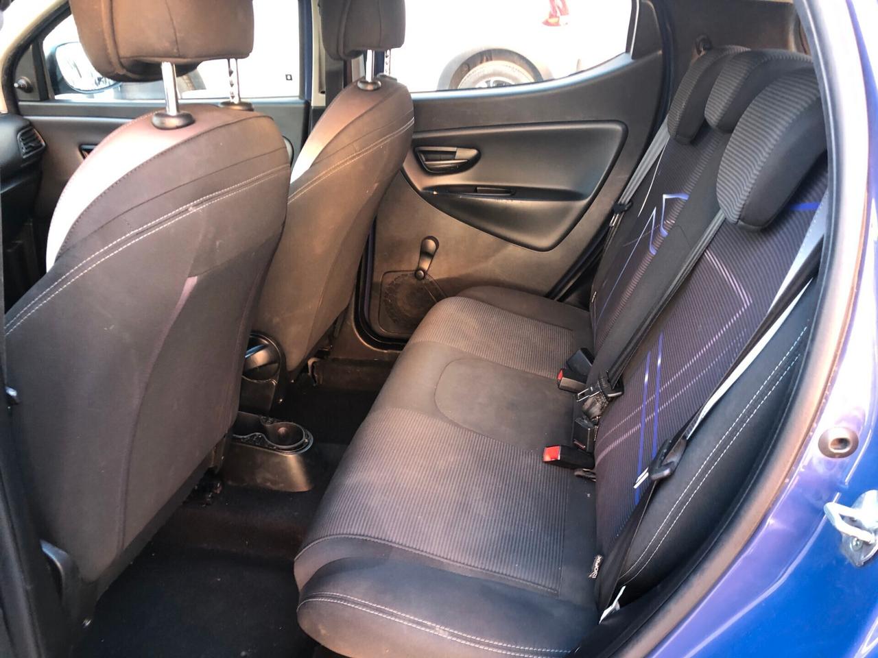 Lancia Ypsilon 1.2 69 CV 5 porte Unyca