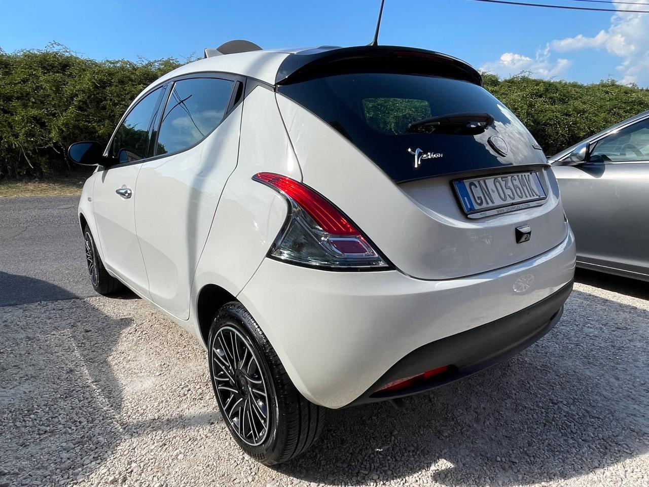 Lancia Ypsilon 1.0 Hybrid Alberta Ferretti !!19000KM!!