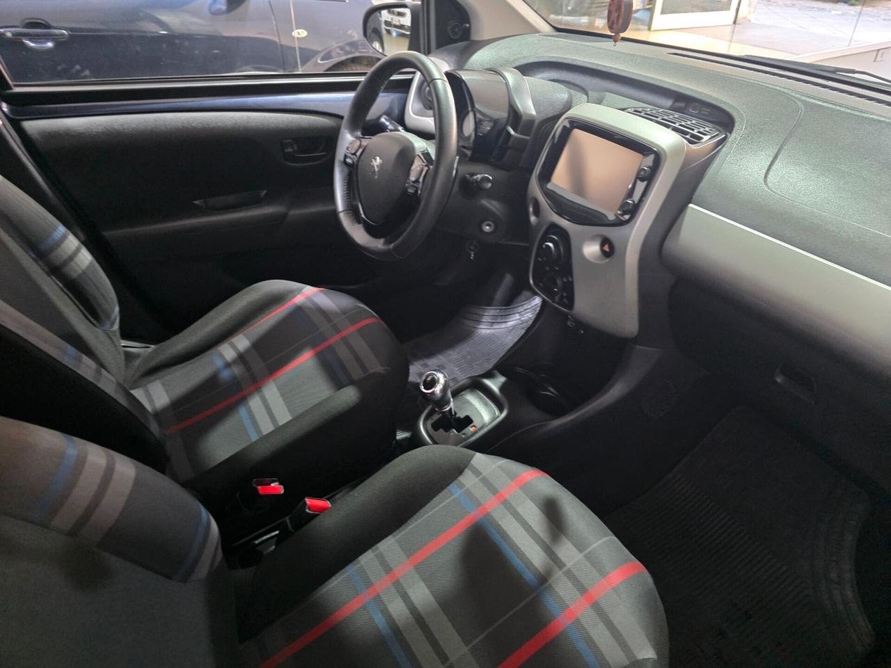 Peugeot 108 1.0 AUTOMATICA 5 Porte