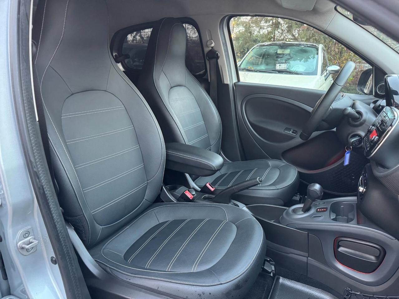 Smart ForFour 70 1.0 twinamic Prime LED PELLE