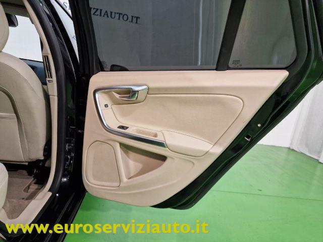 VOLVO V60 T3 Powershift Kinetic