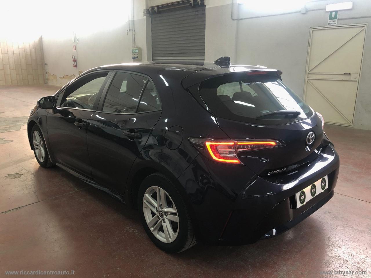 TOYOTA Corolla 1.8 Hybrid Business