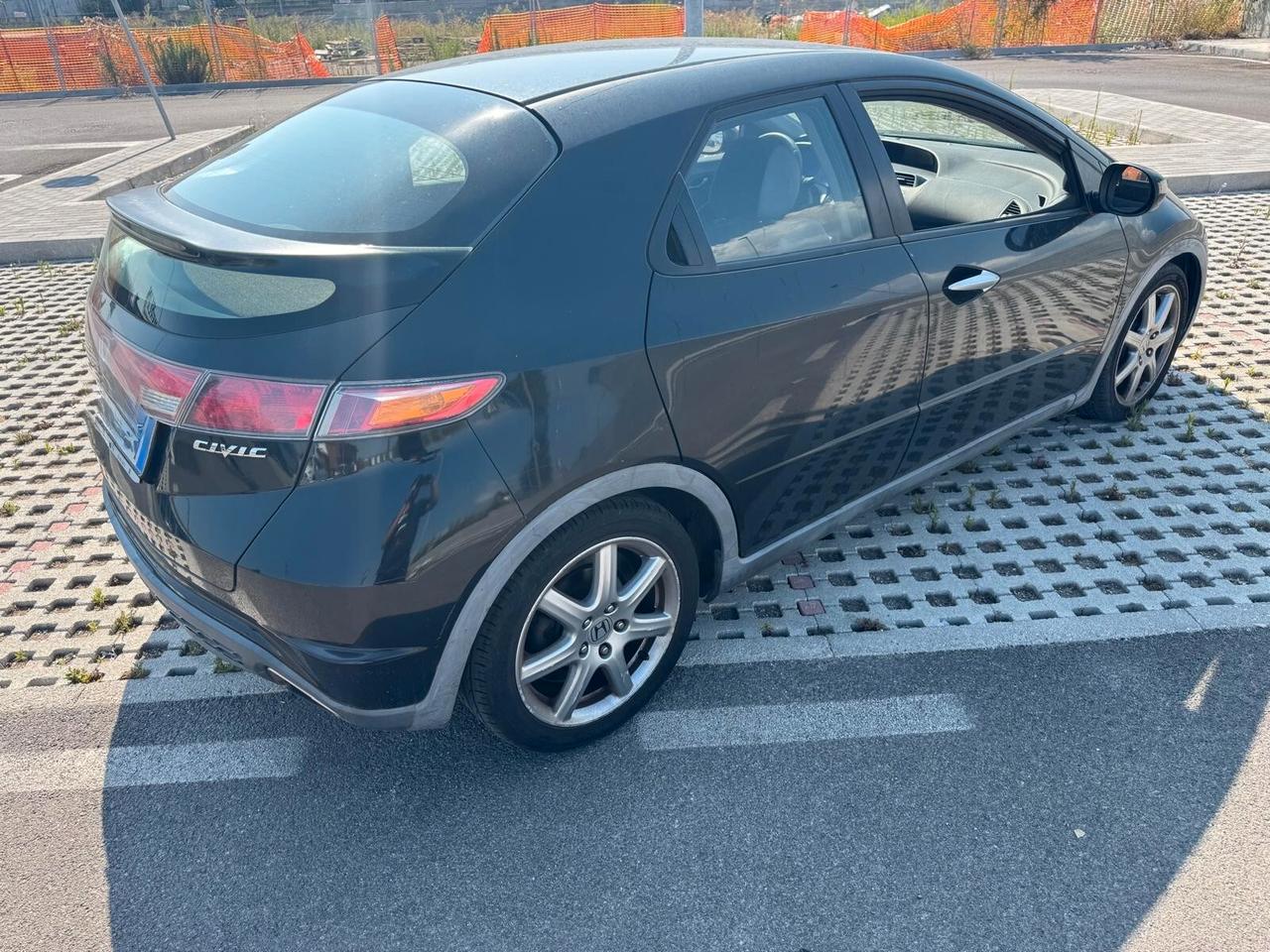 Honda Civic 1.8 i-VTEC 5p. Sport