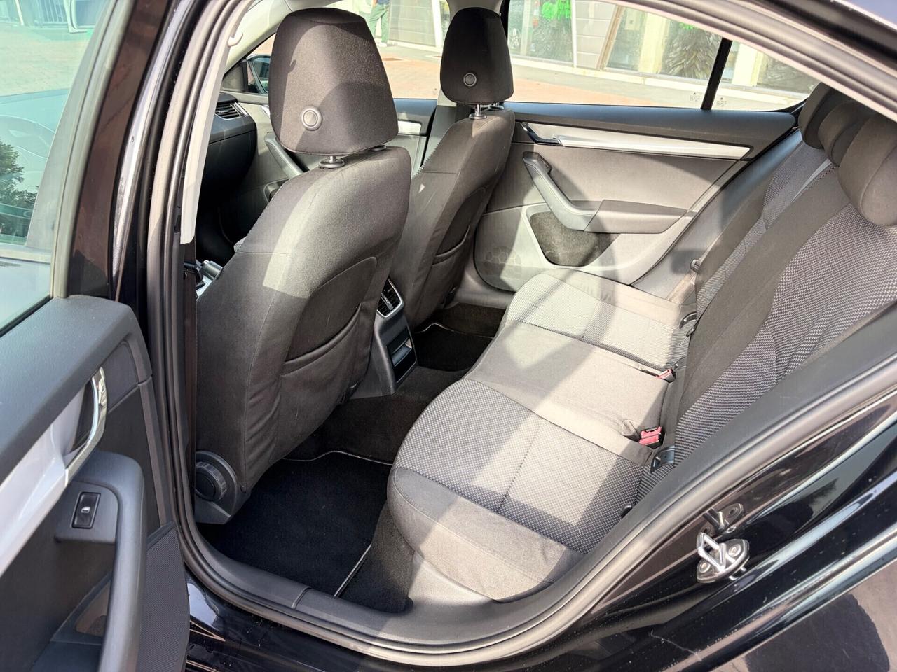Skoda Octavia 1.6 TDI 2013 Elegance BERLINA