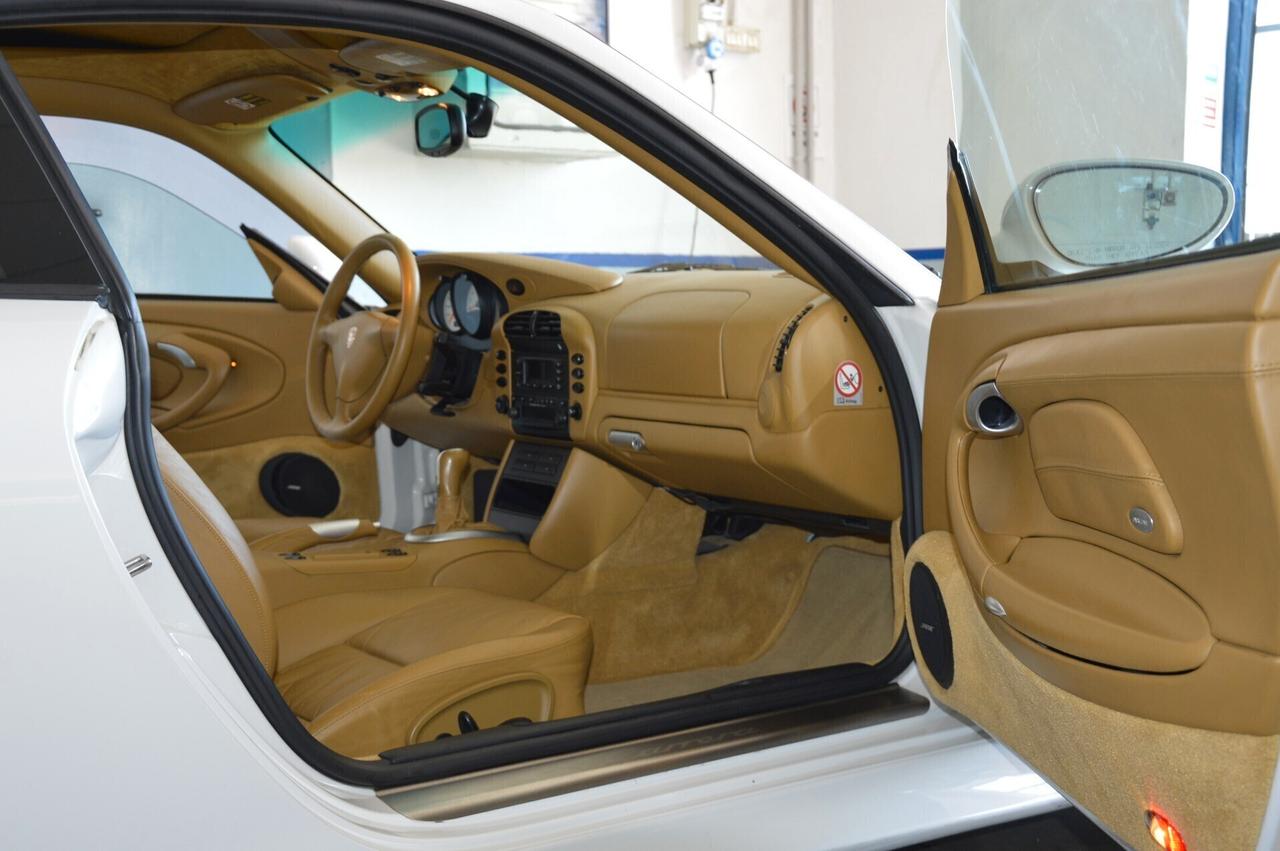 Porsche 996 Carrera cat Coupé