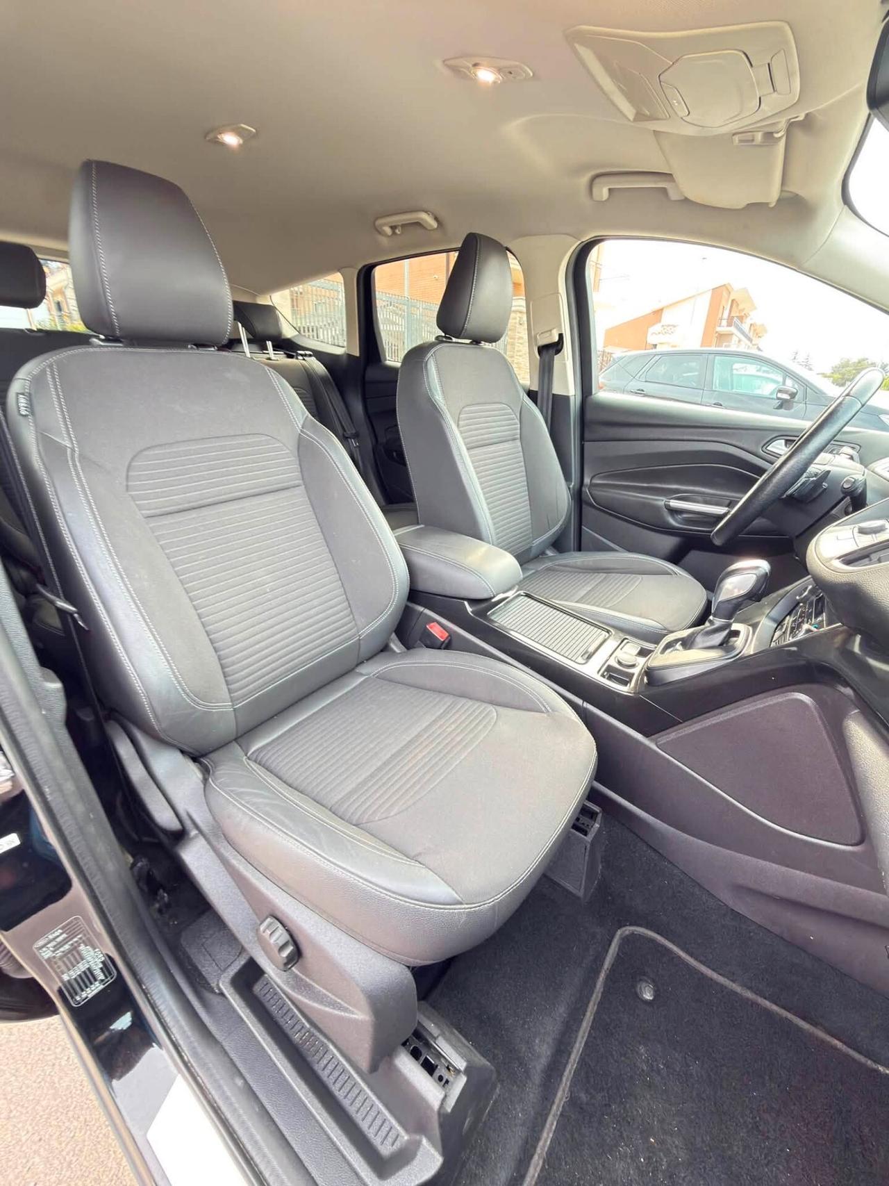 Ford Kuga 1.5 TDCI 120CV S&S 2WD Powershift ST-Line Business