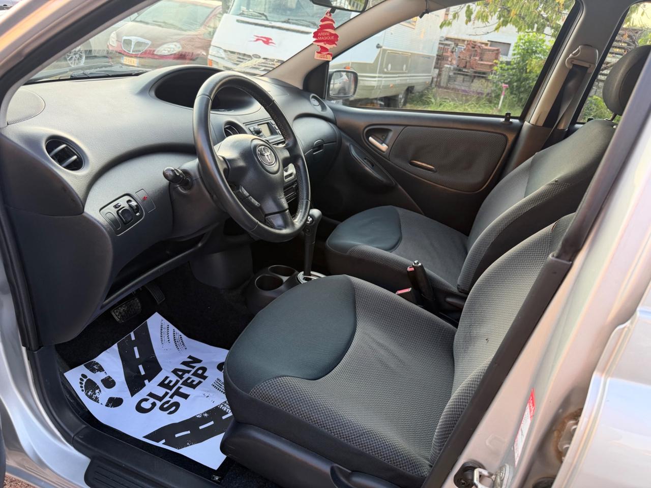 Toyota Yaris 1.3i 16V cat 5 porte Sol