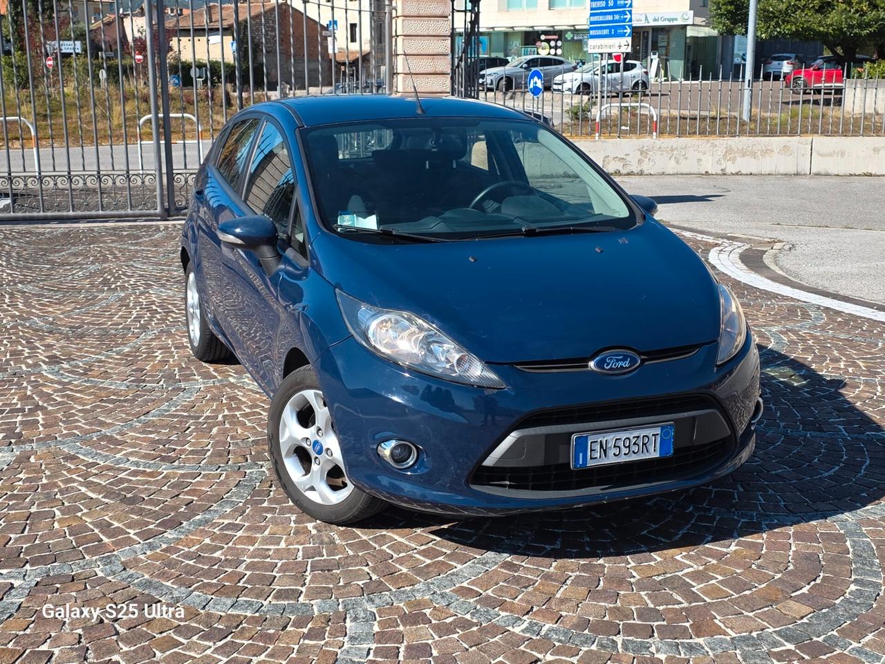 Ford Fiesta 1.4 TDCi 70CV 5 porte Titanium