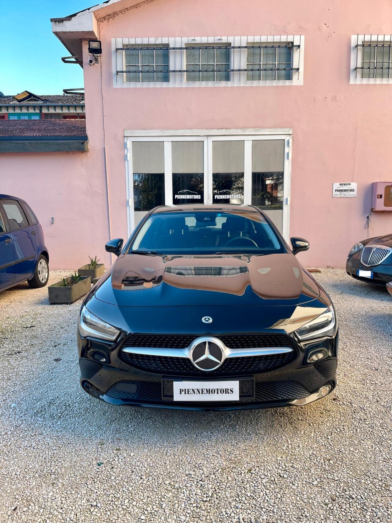 Mercedes-benz CLA 180 BENZINA Auto Shooting Brake NEOPATENTATI