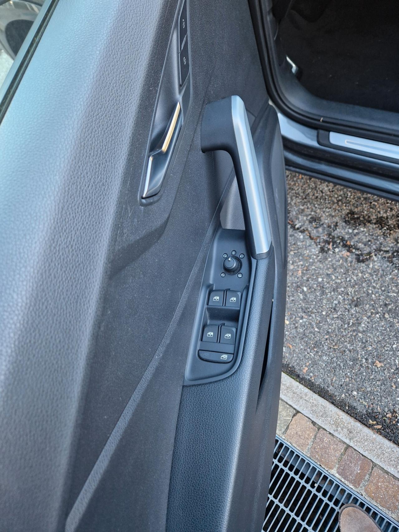 Audi Q2 35 TFSI S tronic Identity Black