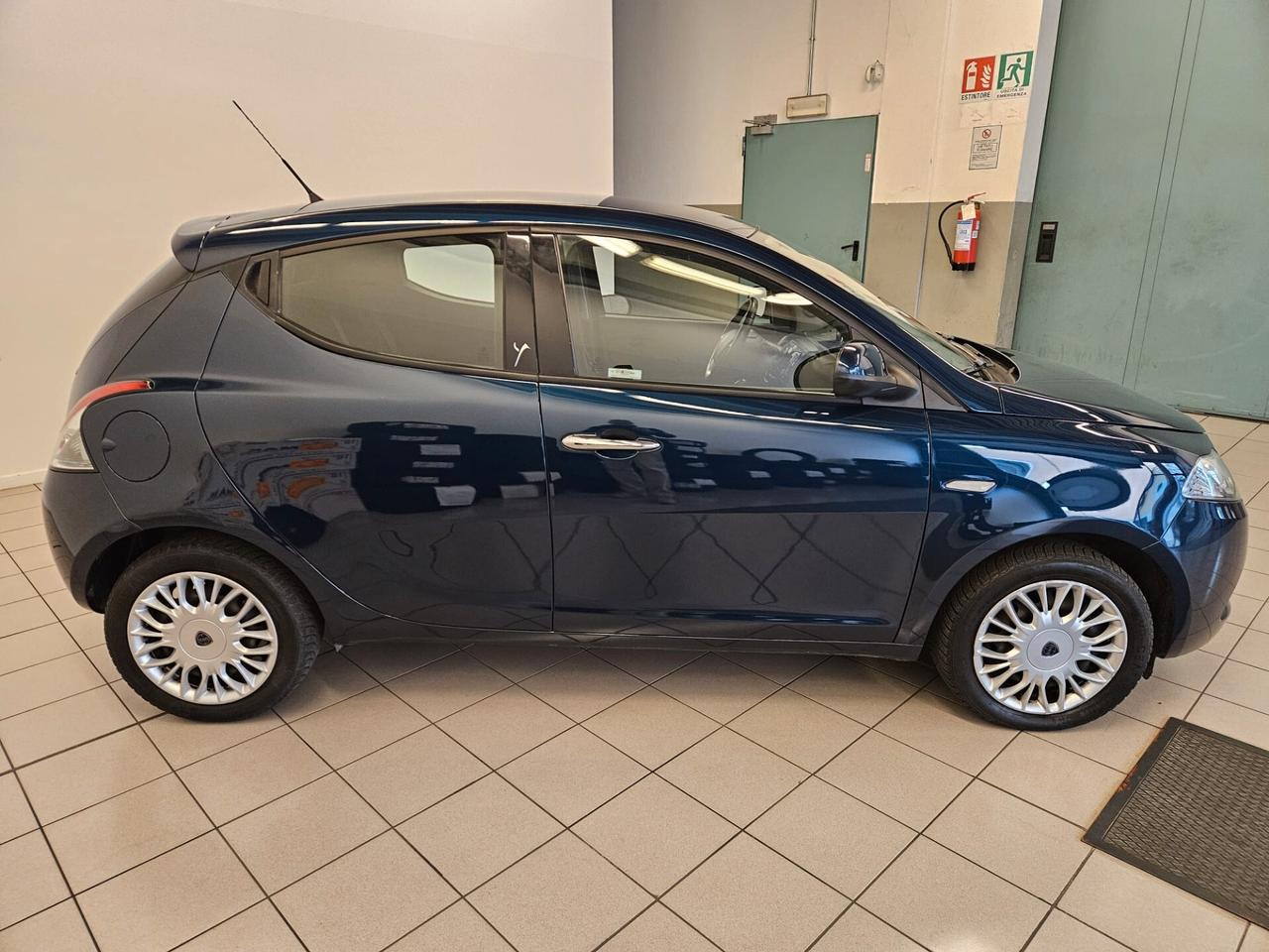 Lancia Ypsilon 1.2 69 CV 5 porte Silver