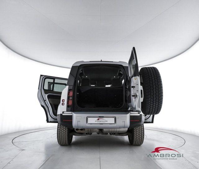 LAND ROVER Defender 110 3.0d i6 mhev SE awd 200cv auto - AUTOCARRO N1