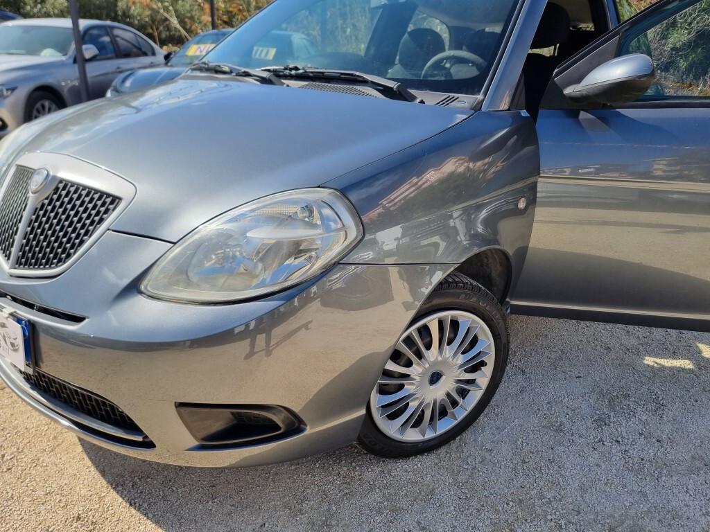 Lancia Ypsilon 1.3 MJT 90 CV Oro