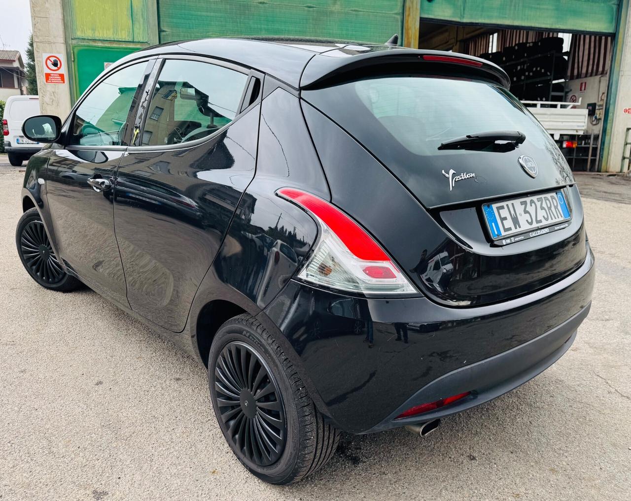 Lancia Ypsilon 1.2 69 CV 5 porte Ok Neopatentati .