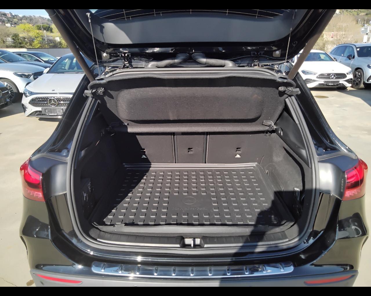 Mercedes-Benz GLA-H247 2023 - GLA 180 d AMG Line Advanced Plus auto